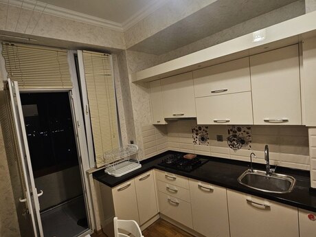 3-room new-build apartment for rent in Yeni Günəşli, 90 m², 700 AZN/mo, photo 5 / 9