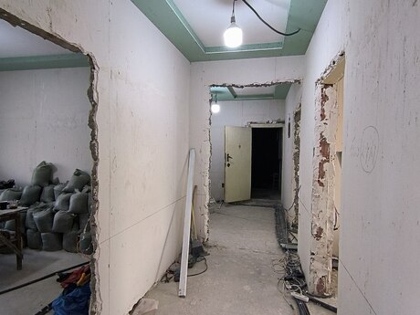 Xalqlar Dostluğunda 5 otaqlı köhnə tikili mənzil satılır, 120 m², 240 000 AZN, şəkil 3 / 12