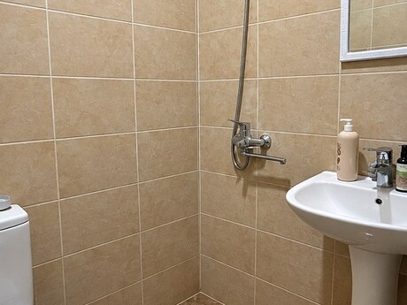 Nəriman Nərimanovda 1 otaqlı yeni tikili mənzil kirayə verilir, 30 m², 250 AZN/ay, şəkil 3 / 4
