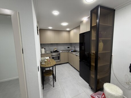 Sahildə 3 otaqlı köhnə tikili mənzil kirayə verilir, 100 m², 3 500 AZN/ay, şəkil 5 / 12