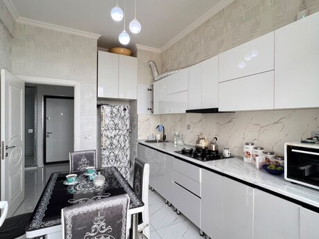 3 otaq · 95 m² · 10/17 mərtəbə, Yeni Günəşli