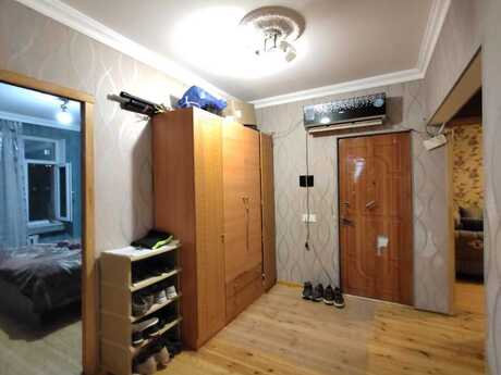 Yeni Günəşlidə 4 otaqlı köhnə tikili mənzil satılır, 100 m², 179 000 AZN, şəkil 2 / 12