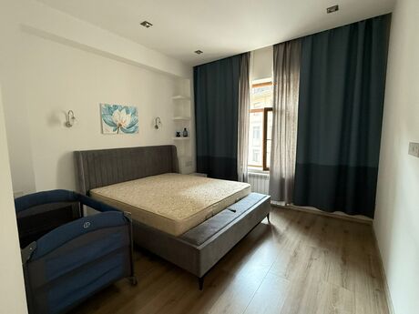 4-room new-build apartment for rent in Ağ şəhər, 220 m², 2 500 AZN/mo, photo 5 / 12