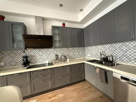 4-room new-build apartment for rent in Ağ şəhər, 220 m², 2 500 AZN/mo, photo 3 / 12