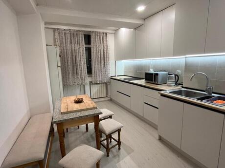 3-room new-build apartment for rent in Elmlər Akademiyası, 100 m², 1 250 AZN/mo, photo 4 / 10