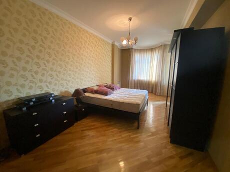 Сдаётся 3-комнатная квартира в новостройке, Elmlər Akademiyası, 150 м², 1 000 AZN/мес, фото 2 / 12