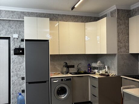 2 otaq · 60 m² · 11/18 mərtəbə, Elmlər Akademiyası