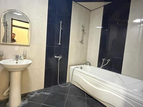 3-room new-build apartment for rent in Azadlıq Prospekti, 150 m², 980 AZN/mo, photo 5 / 12
