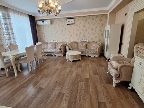 Neftçilərdə 3 otaqlı yeni tikili mənzil kirayə verilir, 90 m², 800 AZN/ay, şəkil 2 / 12