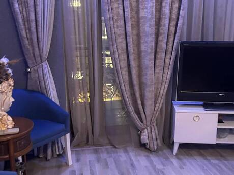 2-room old-build apartment for rent in Sahil, 70 m², 1 200 AZN/mo, photo 2 / 9