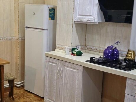 5-room old-build apartment for rent in Həzi Aslanov, 125 m², 850 AZN/mo, photo 2 / 12