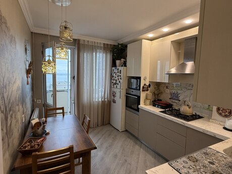 Продаётся 3-комнатная квартира в старом фонде, Bayıl, 90 м², 299 000 AZN, фото 2 / 12