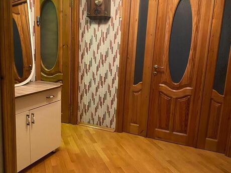 8 Noyabrda 4 otaqlı köhnə tikili mənzil satılır, 115 m², 320 000 AZN, şəkil 2 / 12