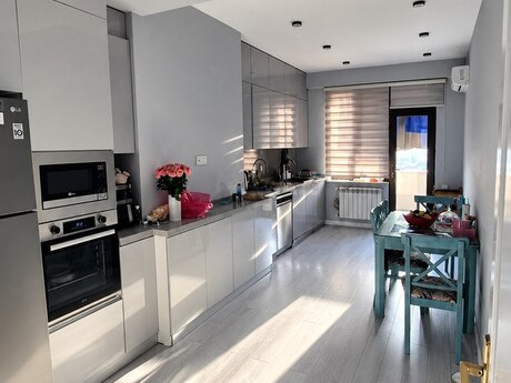 Elan №6530402 - Bakı, İnşaatçılar m., 3 otaqlı, 139 m², 11/15 mərtəbə
