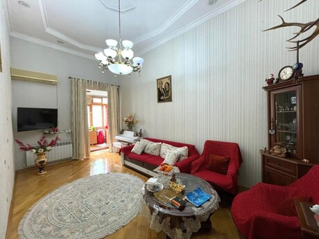 Sahildə 3 otaqlı köhnə tikili mənzil satılır, 80 m², 285 000 AZN, şəkil 4 / 11