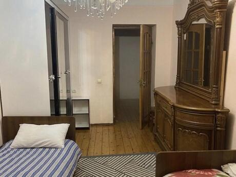 Qara Qarayevdə 3 otaqlı köhnə tikili mənzil satılır, 70 m², 164 000 AZN, şəkil 4 / 11