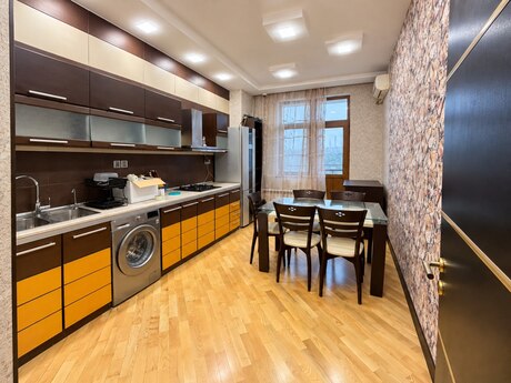 8 Noyabrda 3 otaqlı yeni tikili mənzil kirayə verilir, 160 m², 1 100 AZN/ay, şəkil 5 / 12