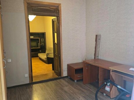 Yasamalda 4 otaqlı köhnə tikili mənzil satılır, 90 m², 190 000 AZN, şəkil 5 / 12