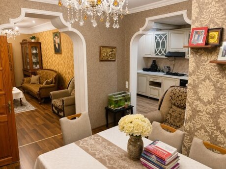 Əhmədlidə 5 otaqlı köhnə tikili mənzil satılır, 125 m², 235 000 AZN, şəkil 2 / 12