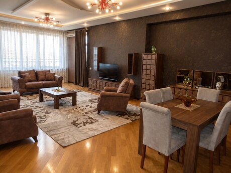 5 otaq · 230 m² · 12/18 mərtəbə, Elmlər Akademiyası
