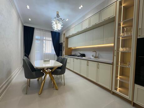 Объявление №6531056 - Баку, м. Низами, 4-комн., 200 м², 10/18 этаж