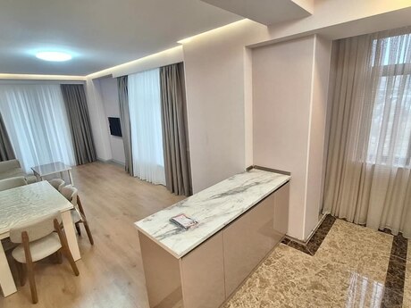 3 otaq · 93 m² · 5/17 mərtəbə, Şah İsmayıl Xətai