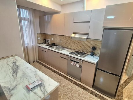 Сдаётся 3-комнатная квартира в новостройке, Şah İsmayıl Xətai, 93 м², 1 600 AZN/мес, фото 3 / 12