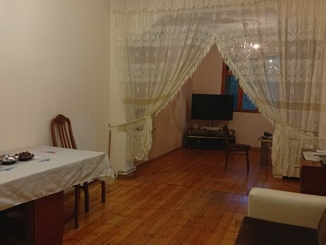 Продаётся 4-комнатная квартира в старом фонде, Azadlıq Prospekti, 82 м², 175 000 AZN, фото 2 / 12