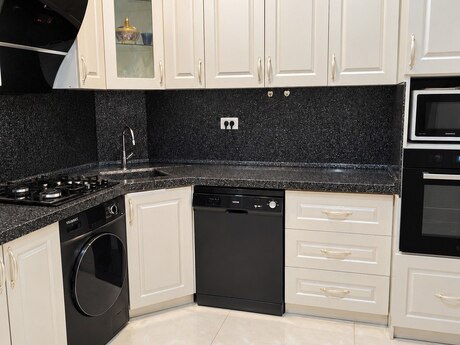 28 Mayda 2 otaqlı yeni tikili mənzil satılır, 68 m², 300 000 AZN, şəkil 3 / 7