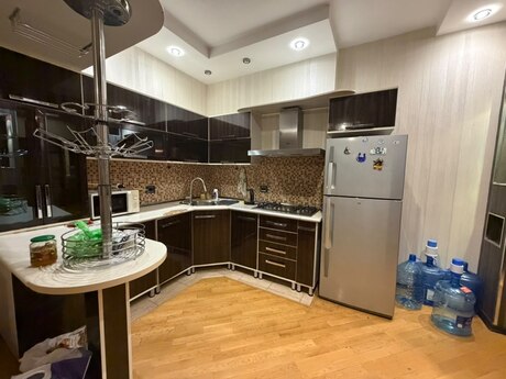Сдаётся 2-комнатная квартира в новостройке, 28 May, 80 м², 225 AZN/мес, фото 2 / 8