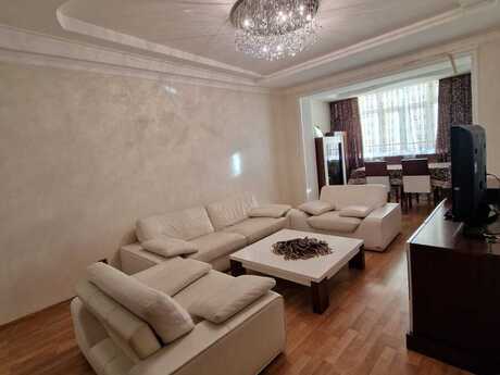 3 otaq · 70 m² · 5/5 mərtəbə, İnşaatçılar