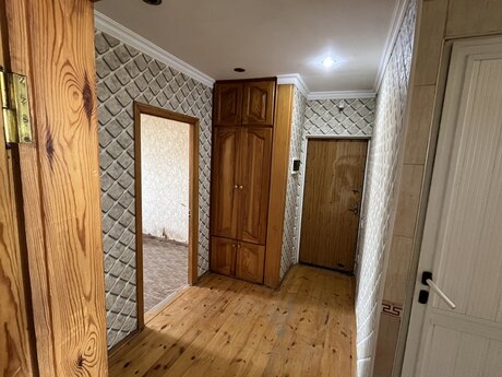 Əhmədlidə 3 otaqlı köhnə tikili mənzil satılır, 69,3 m², 140 000 AZN, şəkil 2 / 12