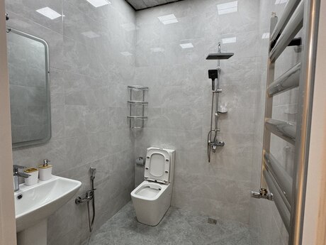 8 Noyabrda 3 otaqlı yeni tikili mənzil kirayə verilir, 90 m², 1 300 AZN/ay, şəkil 2 / 12