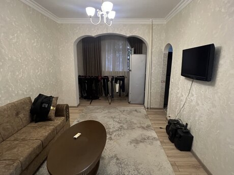 2-room old-build apartment for sale in Memar Əcəmi, 50 m², 149 500 AZN, photo 2 / 7