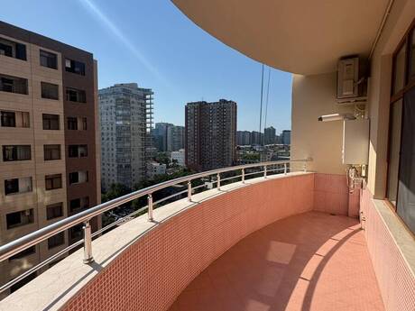 5-room new-build apartment for sale in 28 May, 265 m², 640 000 AZN, photo 2 / 12