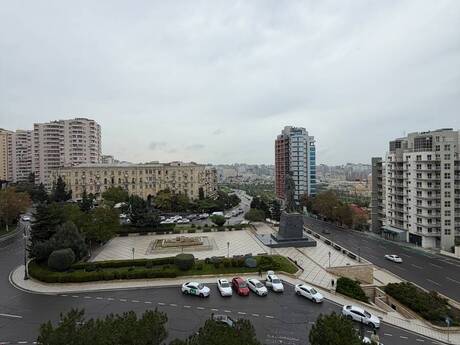 İçəri Şəhərdə 2 otaqlı köhnə tikili mənzil satılır, 60 m², 248 000 AZN, şəkil 3 / 12