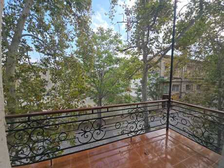 Elan №6532550 - Bakı, Sahil m., 3 otaqlı, 110 m², 2/2 mərtəbə