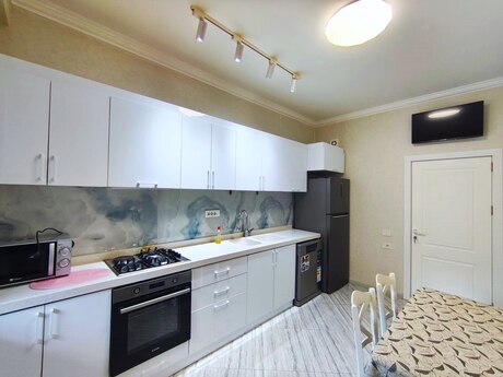 3-room new-build apartment for rent in Gənclik, 100 m², 1 300 AZN/mo, photo 5 / 12