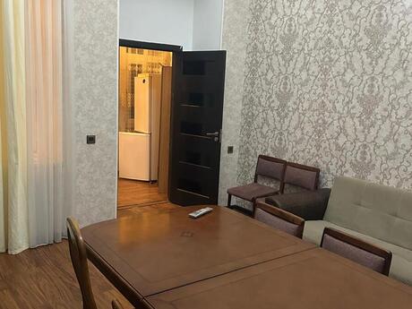 Elan №6532543 - Bakı, Sahil m., 3 otaqlı, 90 m², 2/4 mərtəbə