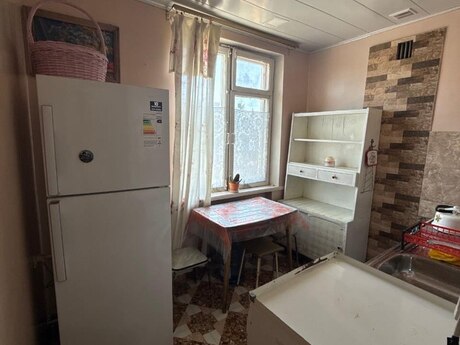 Bakıxanovda 1 otaqlı köhnə tikili mənzil kirayə verilir, 50 m², 400 AZN/ay, şəkil 4 / 7