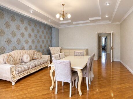 4 rooms · 181 m²
