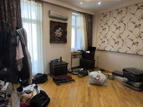 28 Mayda 4 otaqlı yeni tikili mənzil satılır, 240 m², 555 000 AZN, şəkil 2 / 12
