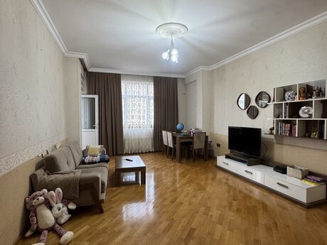 Elan №6533020 - Bakı, İnşaatçılar m., 4 otaqlı, 160 m², 16/18 mərtəbə
