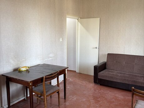 Продаётся 2-комнатная квартира в старом фонде, Həzi Aslanov, 45 м², 126 000 AZN, фото 3 / 12