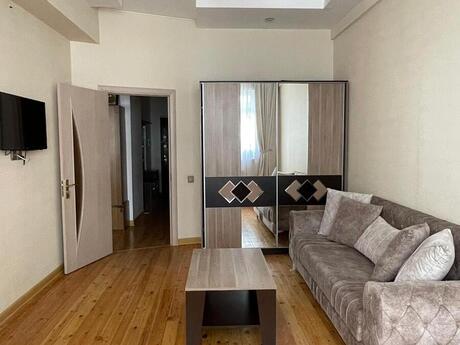 Elan №6533087 - Bakı, Elmlər Akademiyası m., 2 otaqlı, 70 m², 3/9 mərtəbə