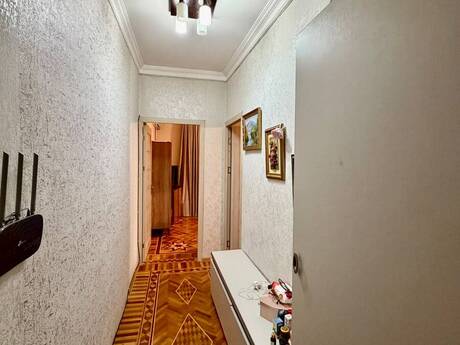 8-ci mikrorayonda 2 otaqlı köhnə tikili mənzil satılır, 60 m², 188 000 AZN, şəkil 5 / 12