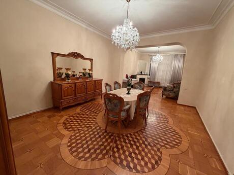 4-комн. · 200 m²