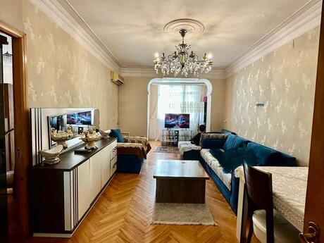 Qara Qarayevdə 3 otaqlı köhnə tikili mənzil satılır, 75 m², 180 000 AZN, şəkil 2 / 12