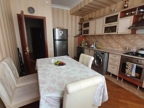 Продаётся 3-комнатная квартира в новостройке, Elmlər Akademiyası, 127 м², 420 000 AZN, фото 4 / 7