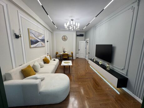 Сдаётся 2-комнатная квартира в новостройке, Elmlər Akademiyası, 70 м², 1 500 AZN/мес, фото 2 / 12
